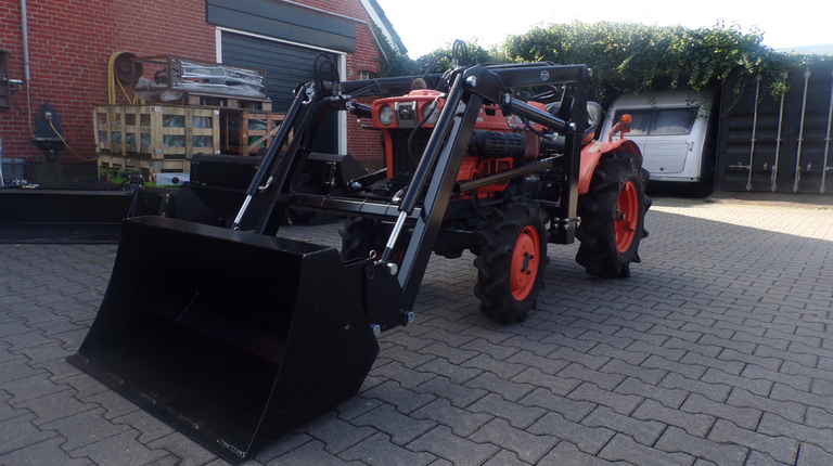 Kubota B7001 met voorlader